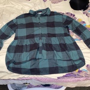 American Eagle oversized button down green and black flannel. Size Small